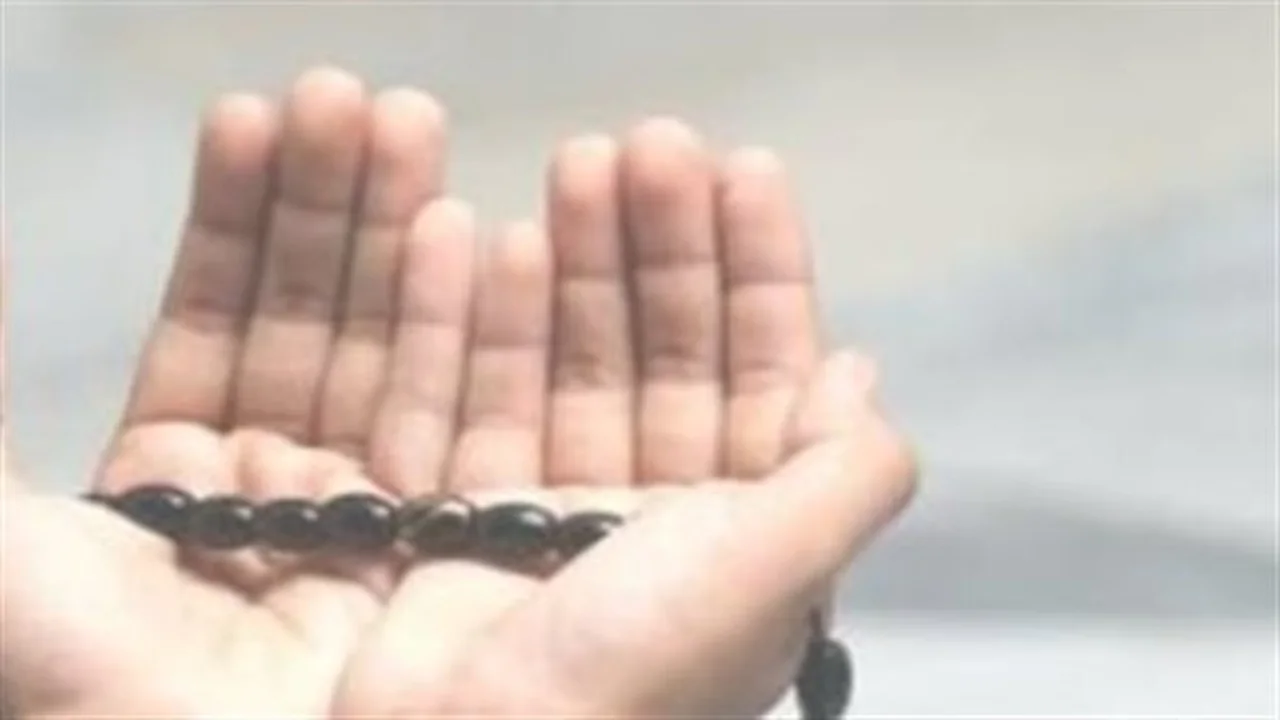 تحصين النفس.. أسرار المداومة على أذكار المساء للوقاية من العين والحسد